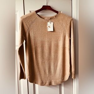 NWT barefoot dreams top. Size XS